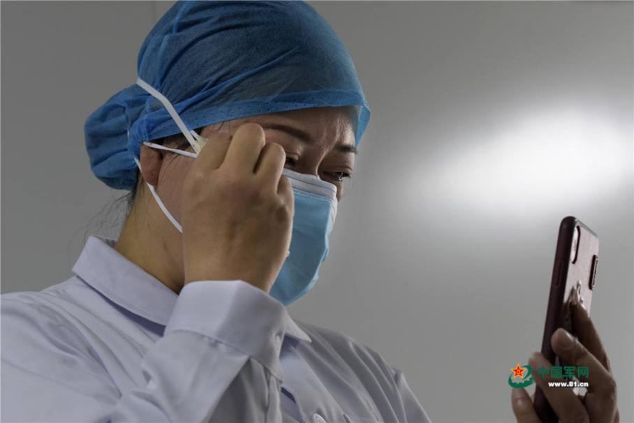 【中国军网】戳中泪点！火神山医院那些感人瞬间……