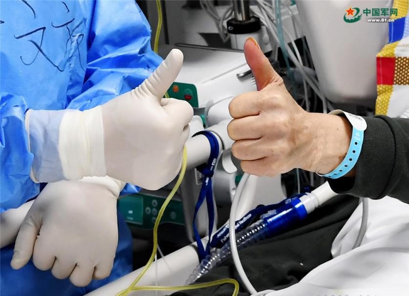 【中国军网】戳中泪点！火神山医院那些感人瞬间……