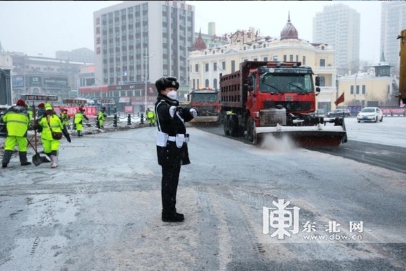哈尔滨市交警：雪天战“疫” 出行五提示