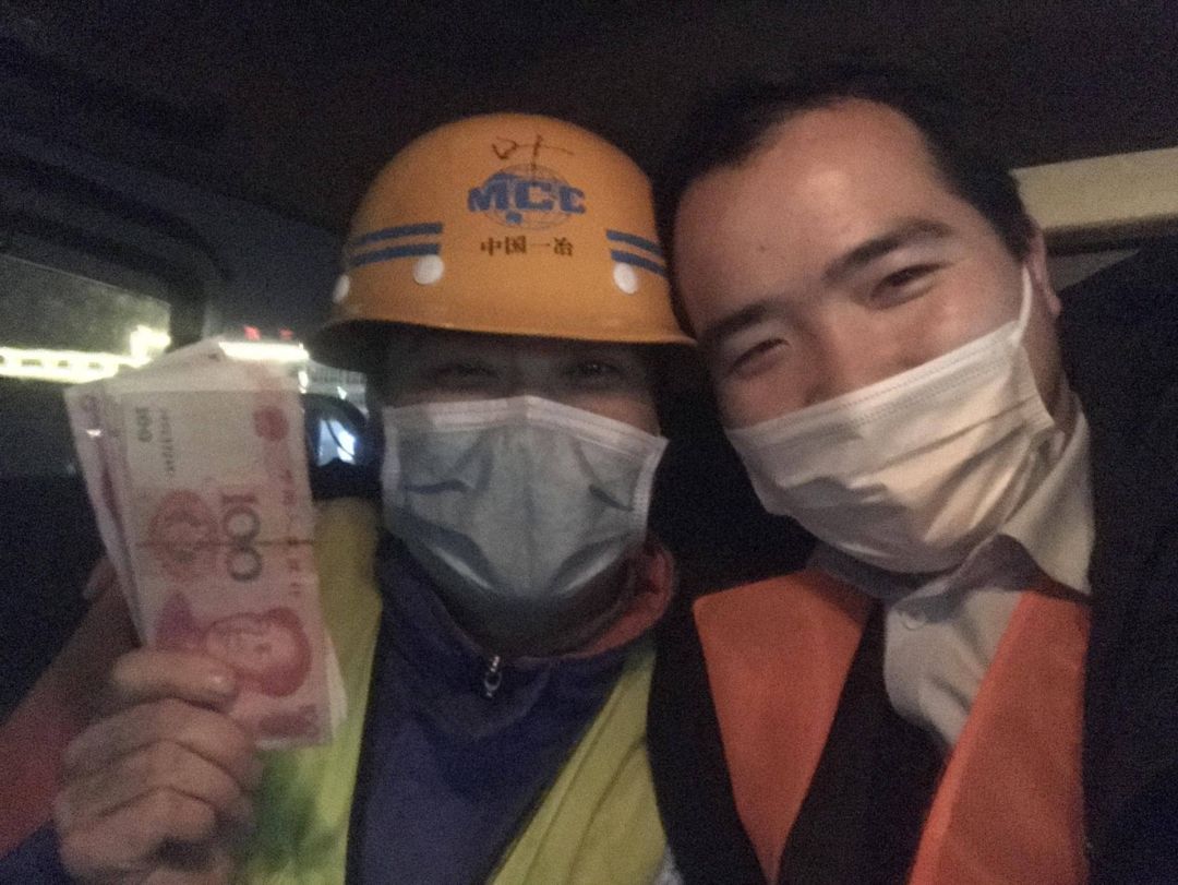 [人民日报]凌晨4点的武汉，900万人的害怕和勇敢