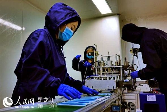 石化企业“跨界”生产口罩 中国石油大庆石化首条口罩生产线投用
