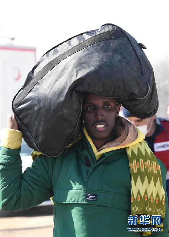 #新华网#土耳其正式“开闸”放难民入欧洲