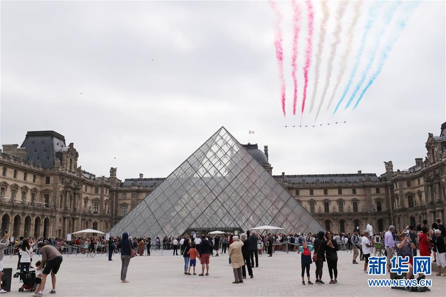 新华网@巴黎卢浮宫暂时闭馆
