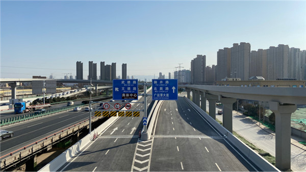 西安北三环与太华路主线等4条快速路集中建成通车