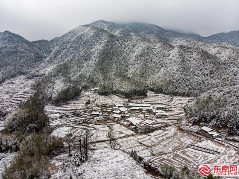 最强寒潮带来闽北山区绝美雪景