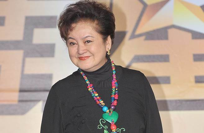 女星因丈夫外遇离婚 又遭女儿骗走千万积蓄