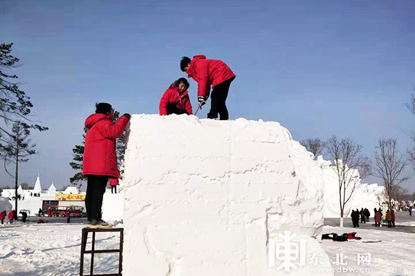 第二十七届全国雪雕比赛在太阳岛开铲