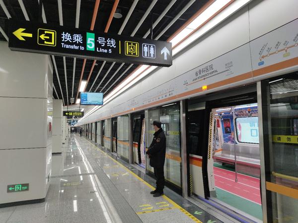 郑州地铁“盛世桔”携手“科技蓝” 12月底前将“双线”齐发