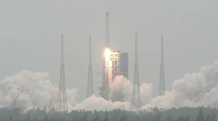 新一代运载火箭全体亮相 我国探索宇宙的脚步将迈得更远