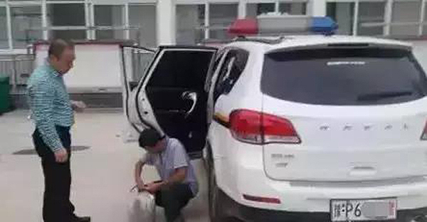 四川六旬老翁与外孙女赌气从河南回乡 步行三天后获警察救助