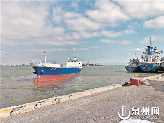 【泉州】【移动版】【Chinanews带图】20小时台湾高雄至福建泉州 节后首批农渔产品陆续运抵