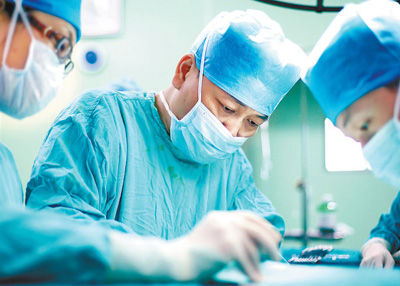 「人民日报」像棵大树，总想着保护更多人 ——追记武汉中心医院甲状腺乳腺外科主任江学庆