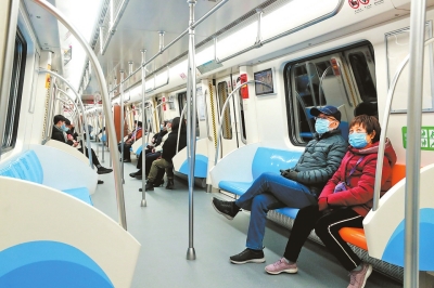 郑州地铁4号线开始试乘 首日运行平稳有序