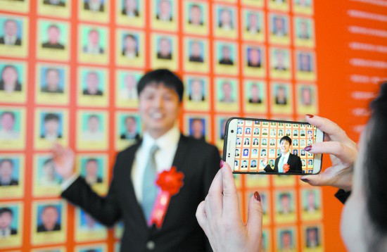 （导航成都，移动端）成都加快建设全面体现新发展理念的城市推进大会掠影：向你们致敬