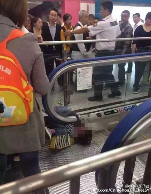 重庆轨道交通一儿童被电动扶梯卡住身亡