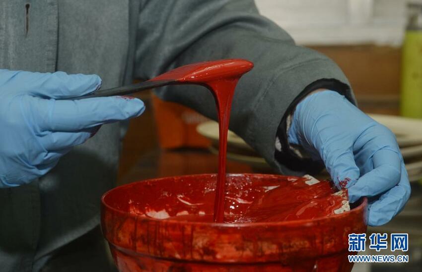 Sosok Wanita Tukang Cat Kerajinan Tangan_fororder_tt9