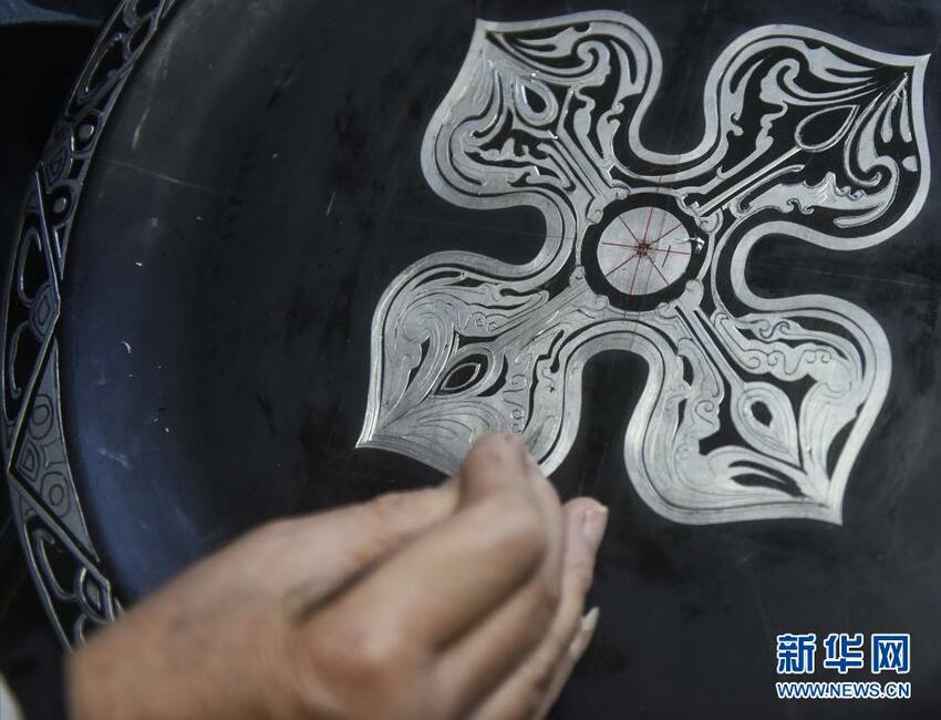 Sosok Wanita Tukang Cat Kerajinan Tangan_fororder_tt5