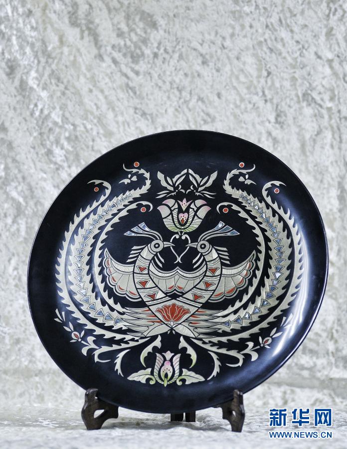 Sosok Wanita Tukang Cat Kerajinan Tangan_fororder_tt11