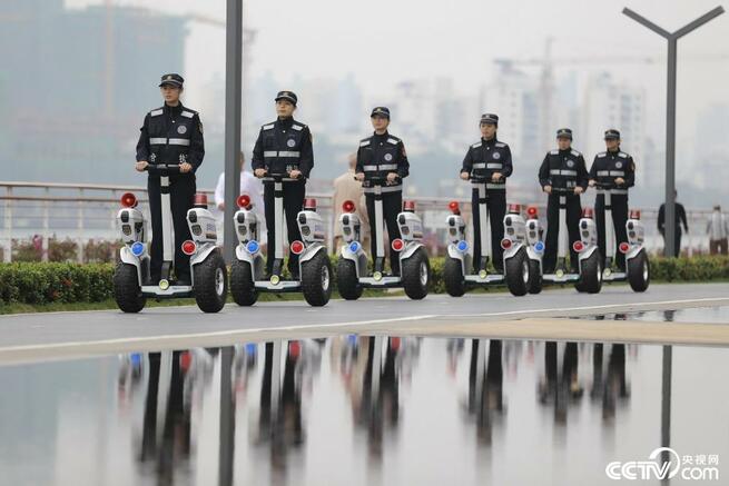 海南島海口市 バランススクーター警備隊が登場_fororder_0