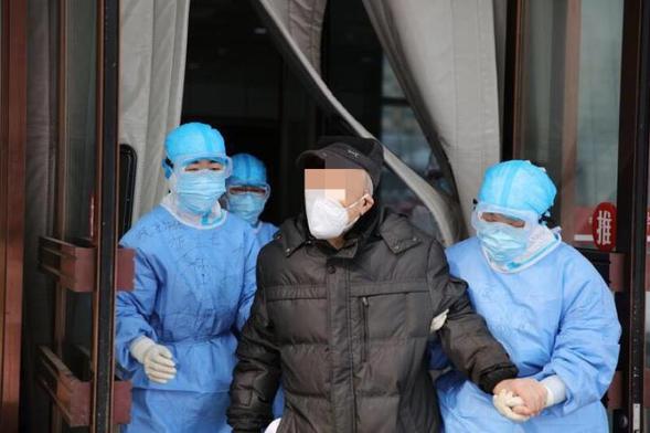 黑龙江省新冠肺炎重症救治中心81岁重症患者治愈出院