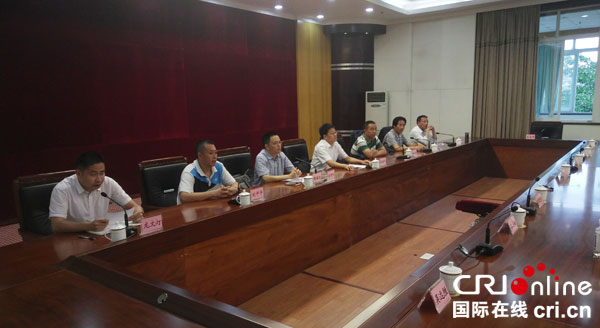 图片默认标题_fororder_挂职座谈会6