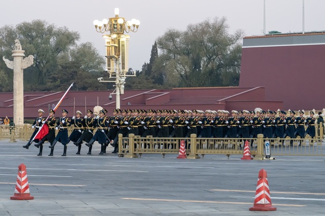 法国摄影师镜头下的升旗仪式_fororder_1