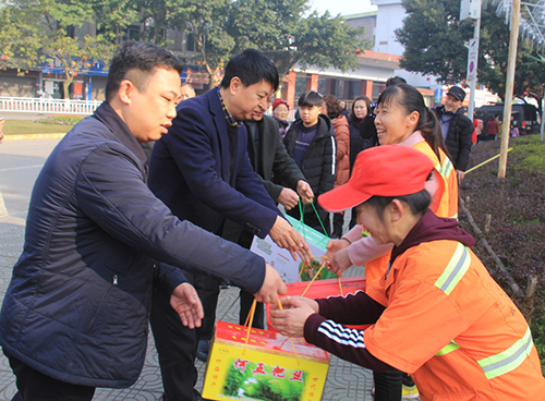 2月5日,农历正月初一,宜宾市长宁县委副书记,县长贾利华,县委常委