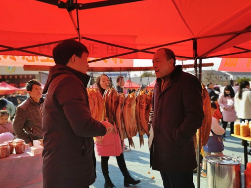 好产品遇上元旦节 江西万安田北画村再掀消费扶贫热潮 好产品遇上元旦节 江西万安田北画村再掀消费扶贫热潮