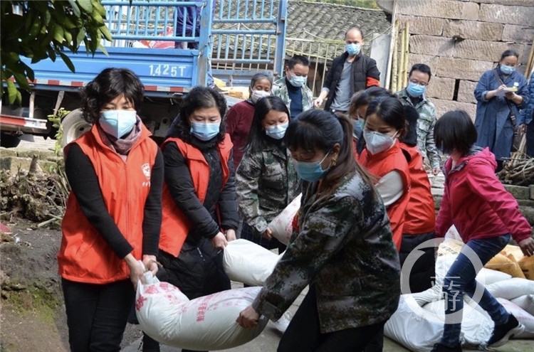 重庆54万志愿者总动员 助力社区联防联控