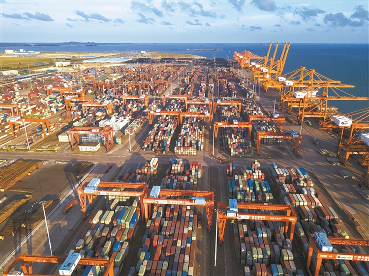 西部陆海新通道、北部湾国际门户港建设取得阶段性成果 北部湾港集装箱吞吐量突破500万标箱