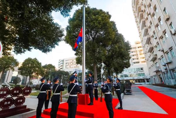 升警旗表彰先进 河南警方召开庆祝大会迎接首个警察节
