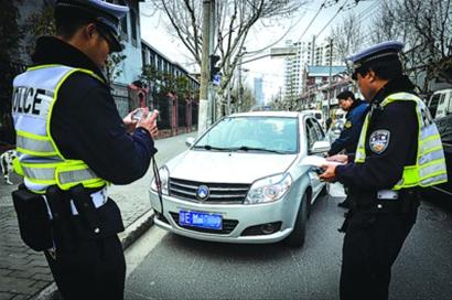 女子驾照现4492条违章 警方:身份证被人盗用8年