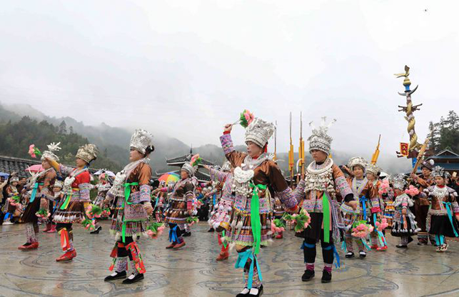 柳州融安：苗寨“打同年”庆新春