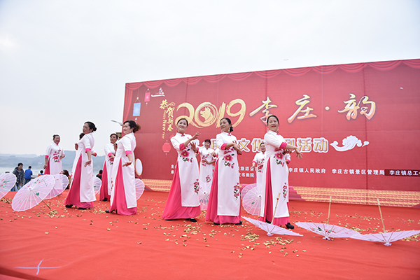 图片默认标题_fororder_旗袍秀。（杨晓川-摄）