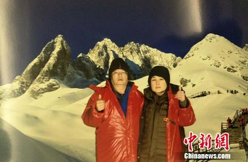 图片默认标题_fororder_台胞林辉祺与妻子今年春节在云南旅游。范宇斌 摄