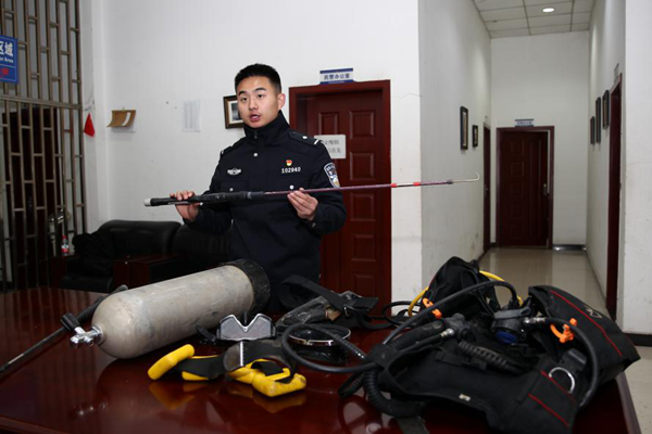 【B】重庆江北警方破获一起利用专业潜水设备进行非法捕捞案