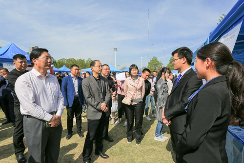 【河南供稿】漯河医专举办2019年大型毕业生就业招聘会