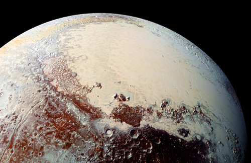 冥王星的表面不但有豐富的色彩，也擁有多樣化的地形。（圖片來源：NASA/JHUAPL/SwRI）