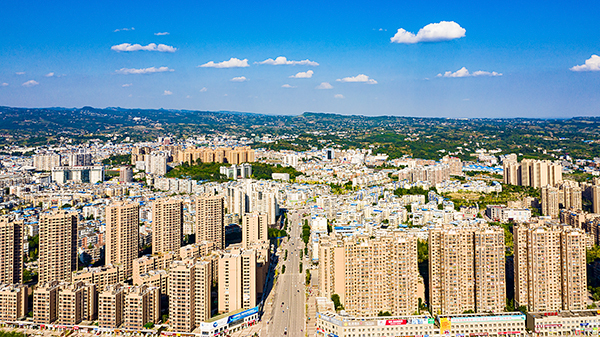 四川自贡:蓝天白云陪伴70万荣县人走过2020年_fororder_1蓝天白云美丽荣县(摄影-廖志全)