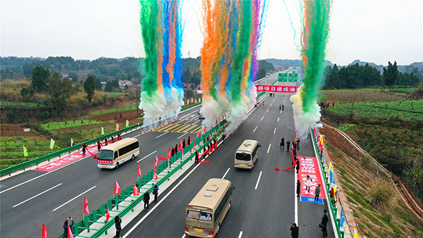 国际在线四川消息:2020年12月30日,成资渝高速公路通车仪式在资阳