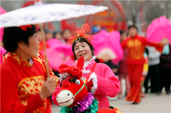 陕西渭南：迎佳节  群众家门口感受民俗文化魅力