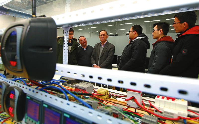 把五星红旗插在基础研究制高点上 “三秦楷模”西安交大网络化系统工程团队系列报道之一 把五星红旗插在基础研究制高点上 “三秦楷模”西安交大网络化系统工程团队系列报道之一