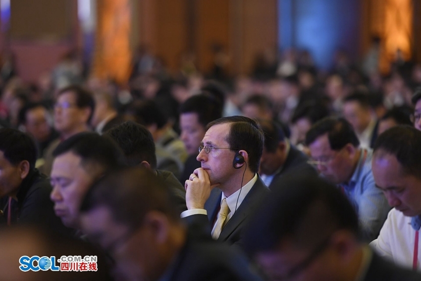 （头条，导航成都）彭清华发邀请：请来四川这些领域寻找商机