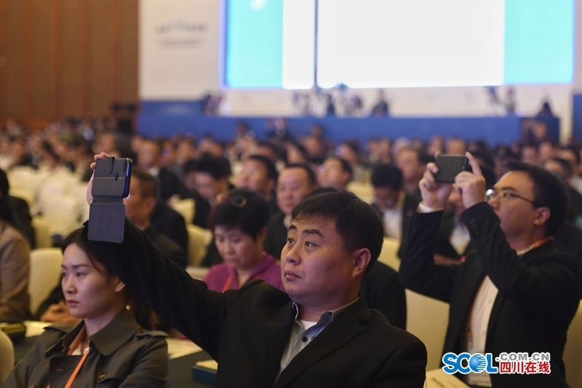 （头条，导航成都）彭清华发邀请：请来四川这些领域寻找商机