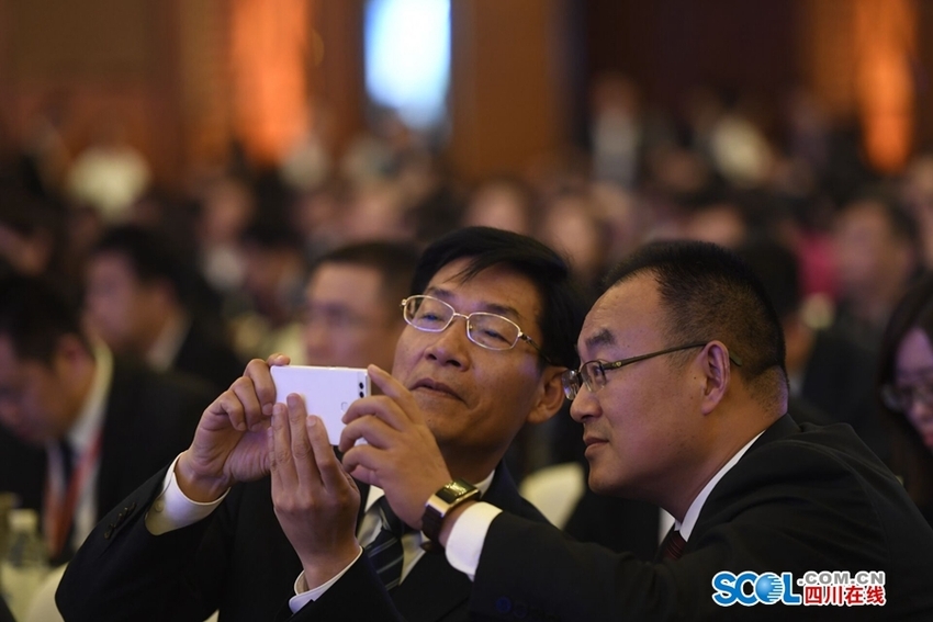 （头条，导航成都）彭清华发邀请：请来四川这些领域寻找商机