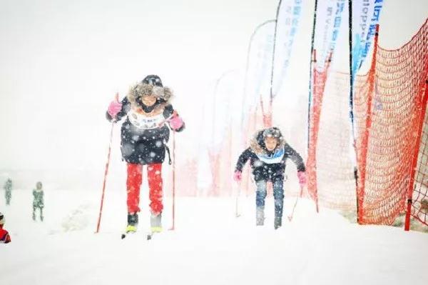 长春市举办越野滑雪比赛 纵享冰雪盛宴