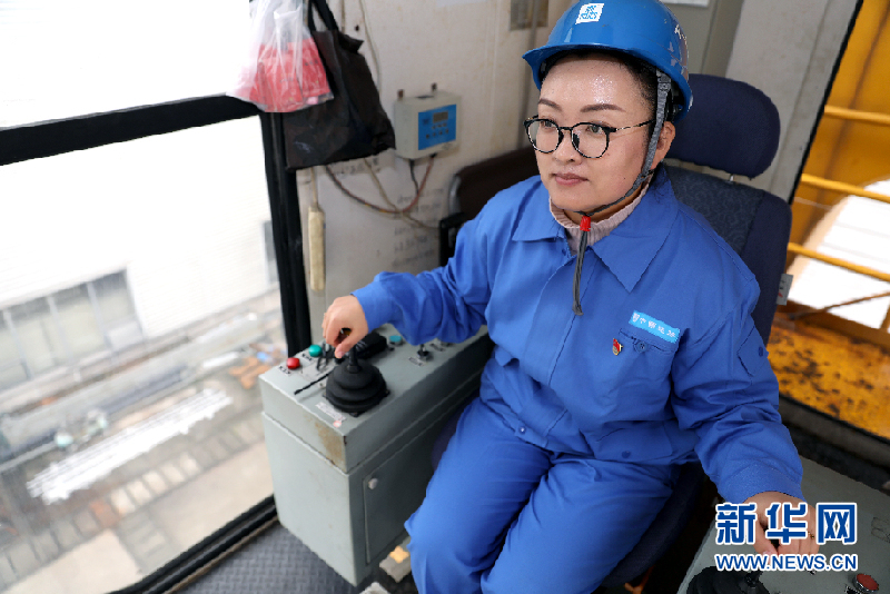 行车班女工:亦刚亦柔的铿锵"空姐"