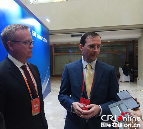 图片默认标题_fororder_海外客商接受媒体采访-摄影-杨建昆