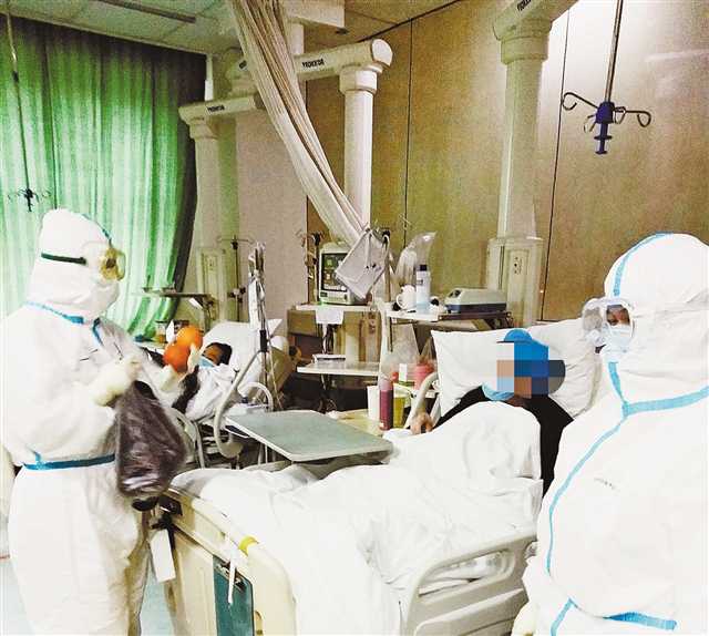 重庆医疗队在武汉转出首例ICU病区病人