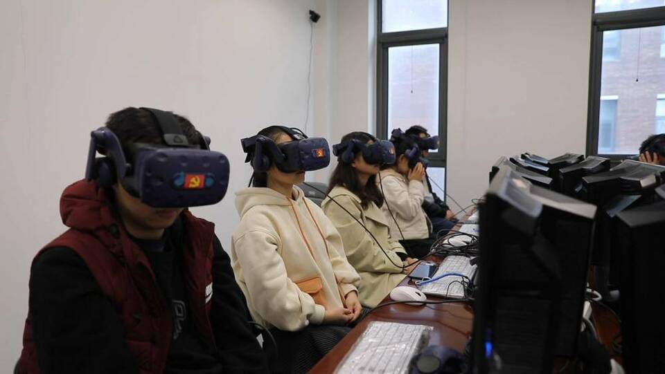 新华视点｜虚拟仿真+VR互动 看天津大学思政课如何精彩创新